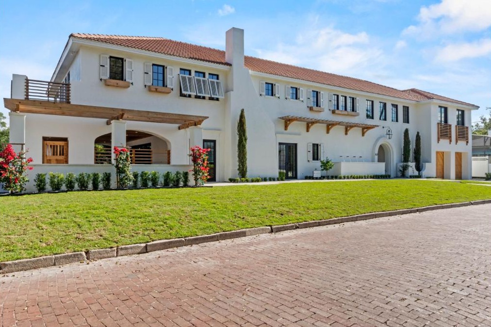 1521 West Ivanhoe